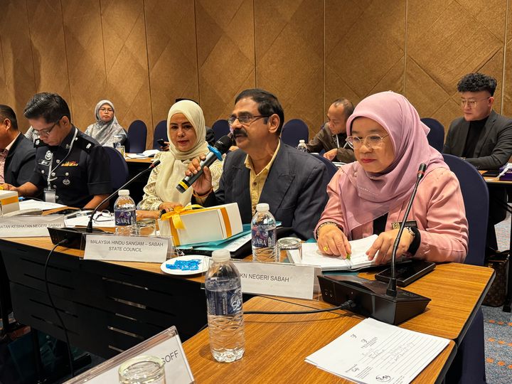 Peserta berkongsi pandangan dalam sesi perbincangan