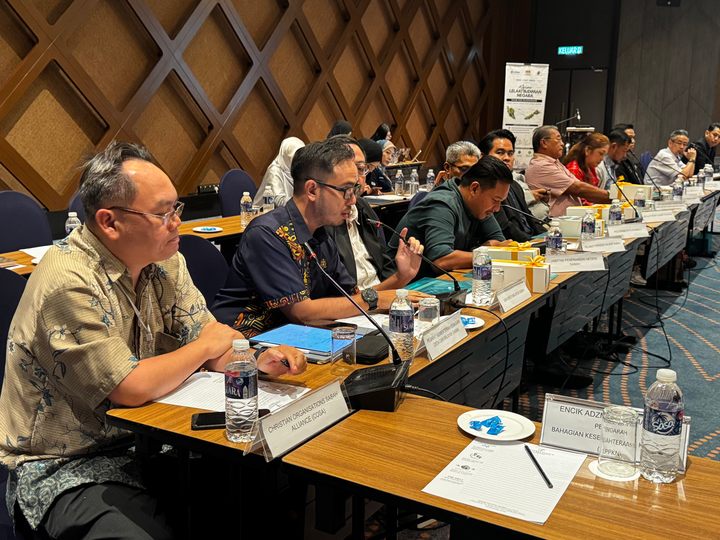 Perbincangan antara wakil agensi dan komuniti