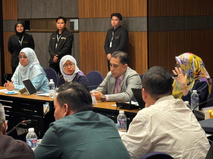 Perbincangan bersama peserta pada sesi petang