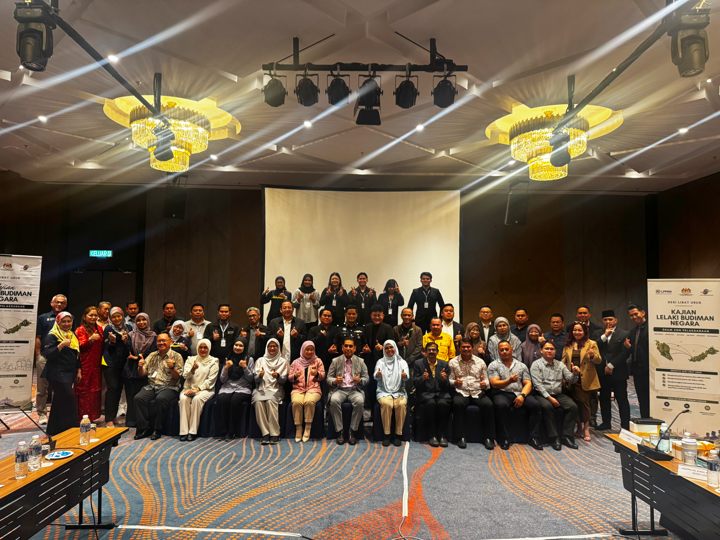 Gambar kenangan peserta di Promenade Hotel, Sabah