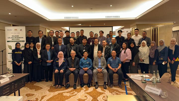 Gambar kenangan peserta Sesi Libat Urus Zon Sarawak