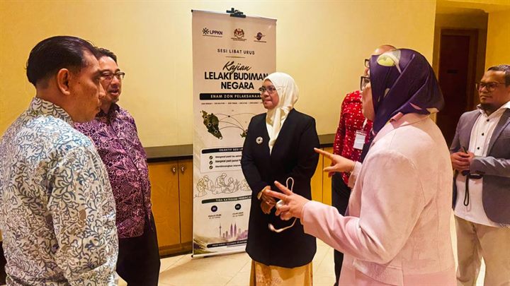 Perbincangan peserta di sisi bunting kajian