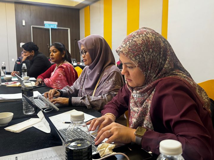 Peserta mencatat pandangan yang dikongsi